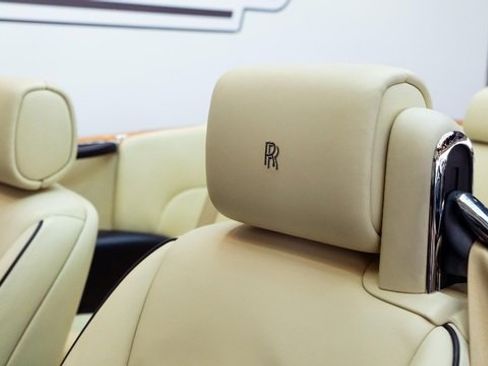 Used 2011 Rolls-Royce Phantom Drophead Coupe image 24