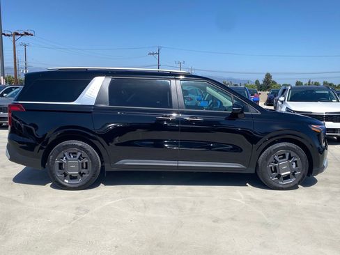 New 2026 Kia Carnival EX FWD image 2