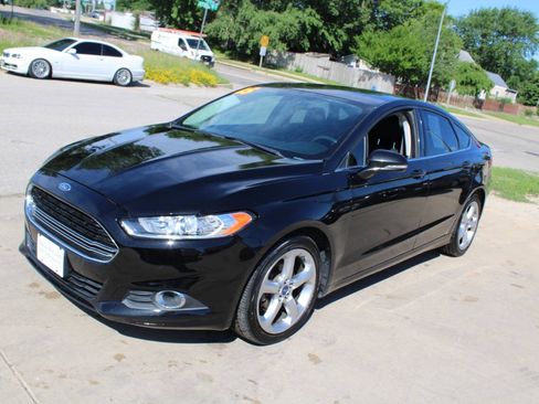 Used 2015 Ford Fusion SE w/ Equipment Group 201A FWD image 4
