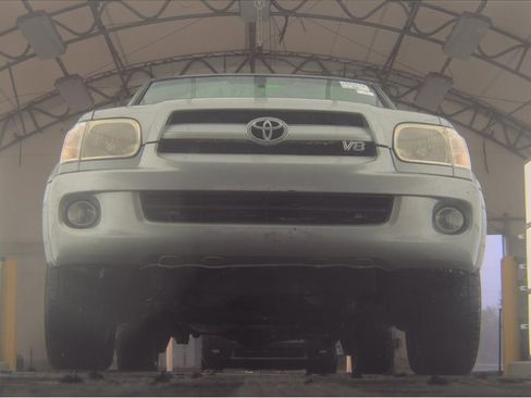 Used 2007 Toyota Sequoia SR5 image 3