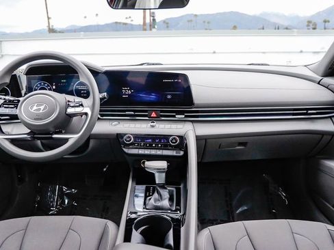 Used 2024 Hyundai Elantra Blue image 13