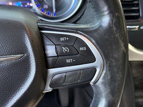 Used 2015 Chrysler 300 Limited RWD image 36