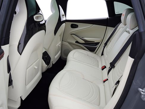 Used 2022 Aston Martin DBX DBX image 49