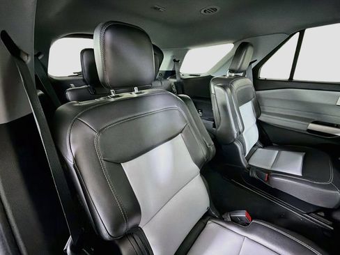 Used 2022 Ford Explorer XLT w/ Equipment Group 202A RWD image 30