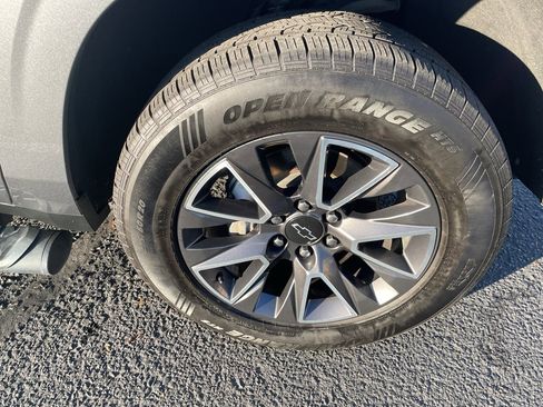 Used 2021 Chevrolet Tahoe Z71 w/ Z71 Signature Package image 11