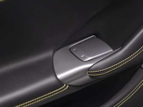 Used 2019 Ferrari Portofino Base image 18