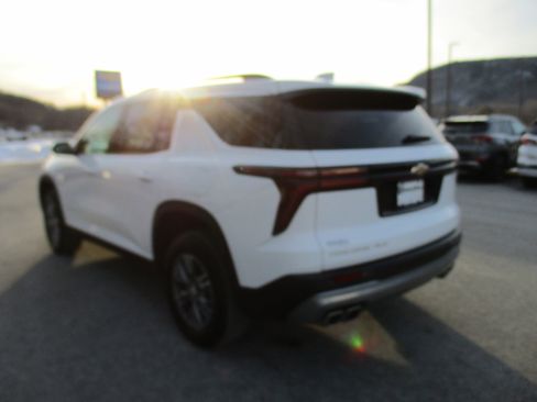Certified 2025 Chevrolet Traverse LT image 7