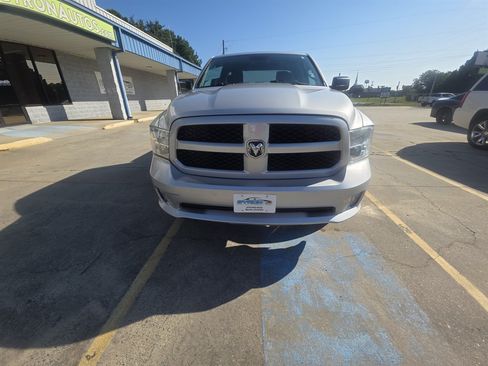 Used 2015 RAM 1500 Express RWD image 4