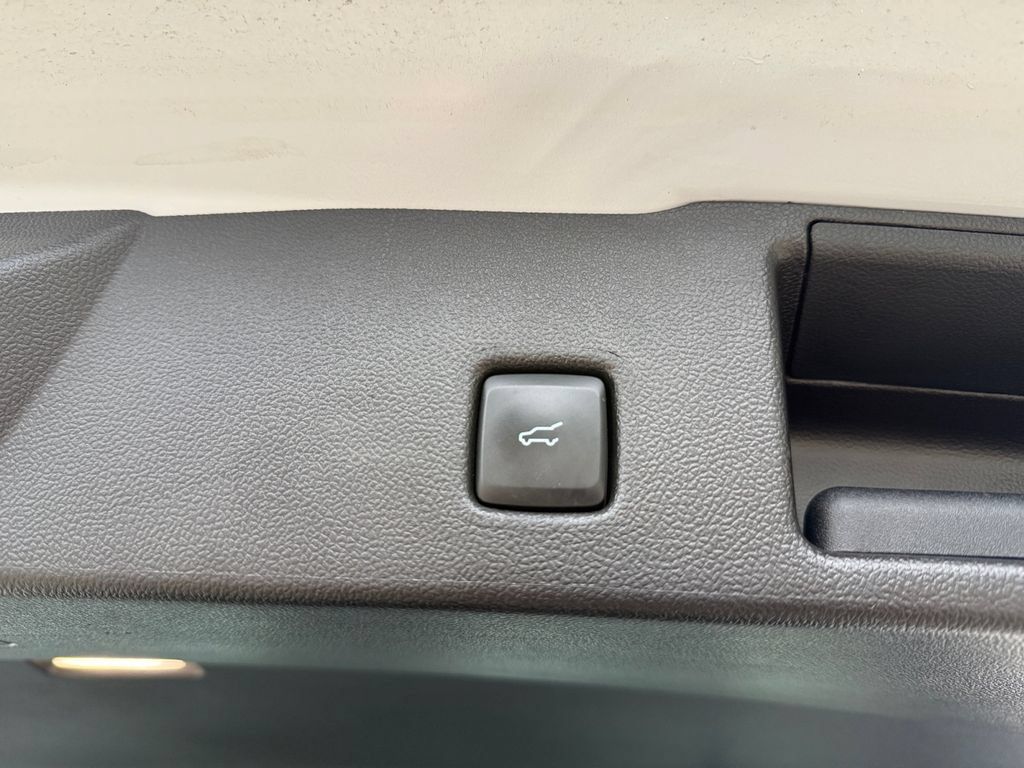 Used 2025 Ford Escape ST-Line Select AWD/4WD image 39