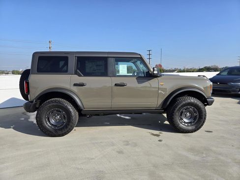 New 2025 Ford Bronco Badlands image 2