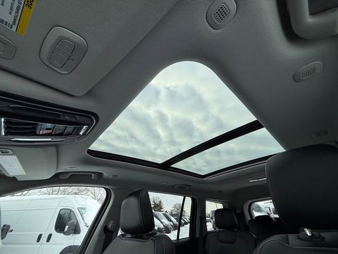 Used 2023 Jeep Grand Cherokee L Limited image 31