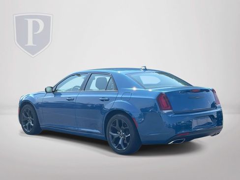 Used 2022 Chrysler 300 Touring w/ Sport Appearance Package RWD image 6