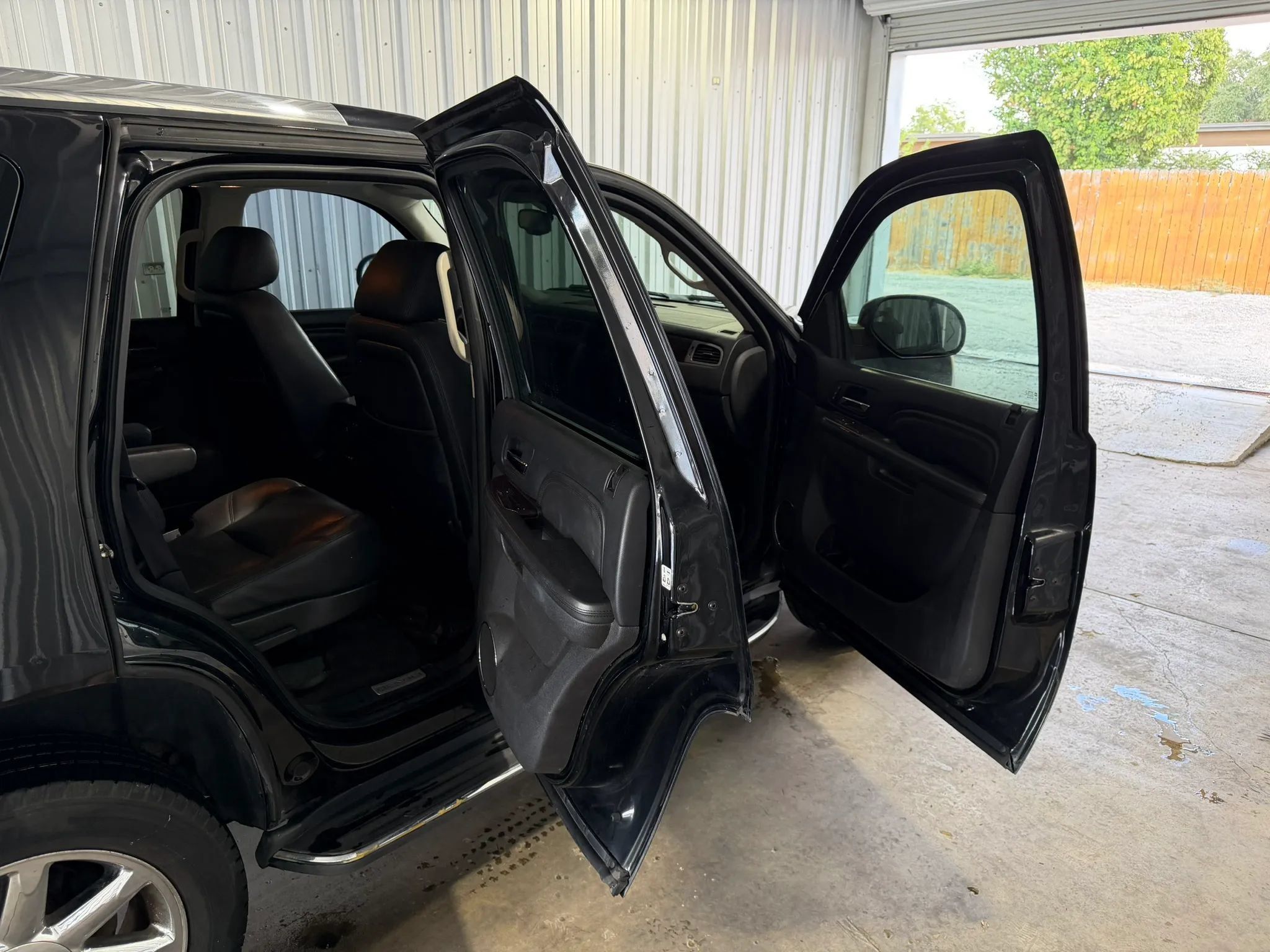 Used 2011 GMC Yukon Denali RWD image 21