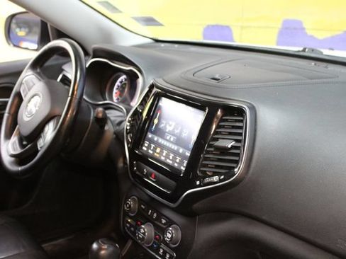 Used 2019 Jeep Cherokee Limited AWD/4WD image 9