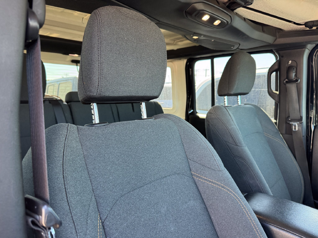 Used 2024 Jeep Wrangler Unlimited AWD/4WD image 5