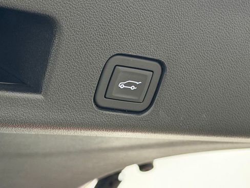 Certified 2025 GMC Acadia Elevation w/ Elevation Premium Package FWD image 24