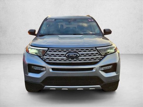 Used 2023 Ford Explorer Limited image 2