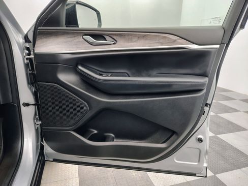 Used 2023 Jeep Grand Cherokee L Limited w/ Luxury Tech Group II image 27