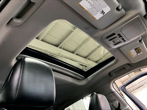 Used 2023 Toyota Highlander XLE AWD/4WD image 14