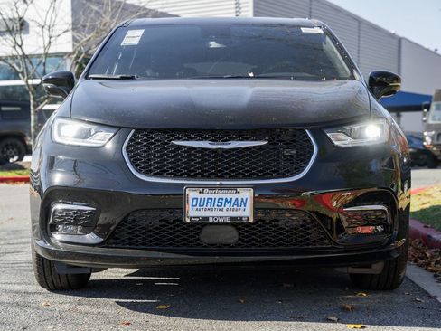 New 2026 Chrysler Pacifica Select image 2