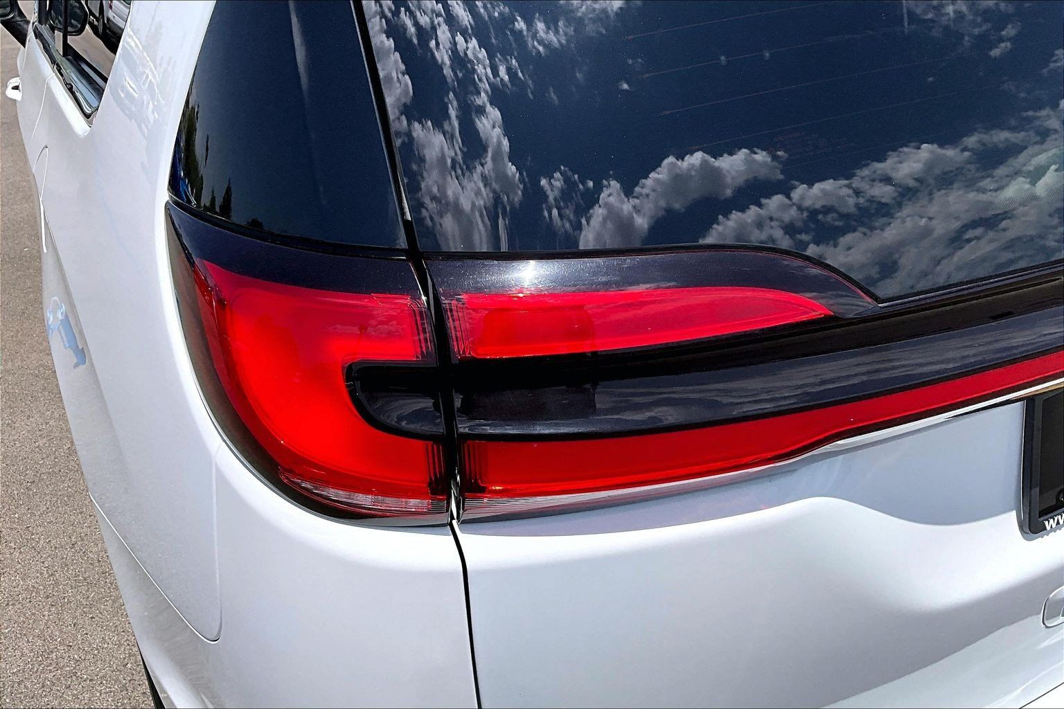 Used 2023 Chrysler Pacifica Touring-L FWD image 32