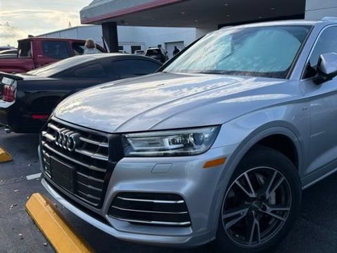 Used 2020 Audi Q5 e Premium w/ Convenience Package AWD/4WD image 2