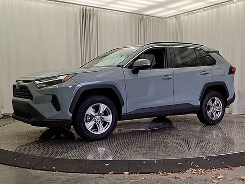Certified 2022 Toyota RAV4 XLE image 3