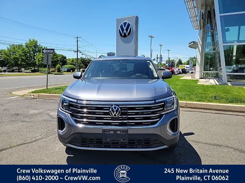 Used 2024 Volkswagen Atlas SEL AWD/4WD image 2
