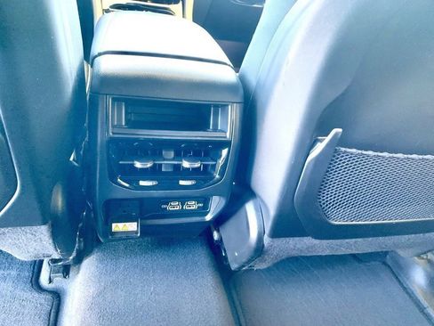 Used 2023 Jeep Grand Cherokee Altitude image 19