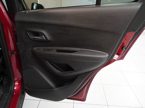 Used 2015 Chevrolet Trax LT w/ LT Sun and Sound Package FWD image 30