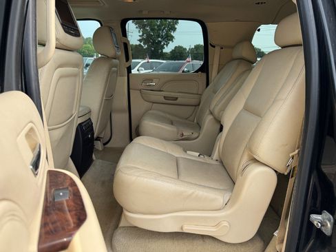 Used 2007 Cadillac Escalade ESV AWD image 16