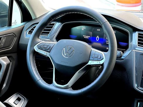 Used 2024 Volkswagen Tiguan SE FWD image 31