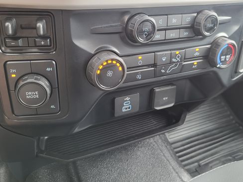 Used 2024 Ford F250 XL AWD/4WD image 17