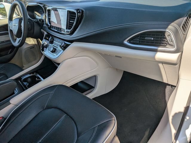 Certified 2022 Chrysler Pacifica Limited AWD/4WD image 37