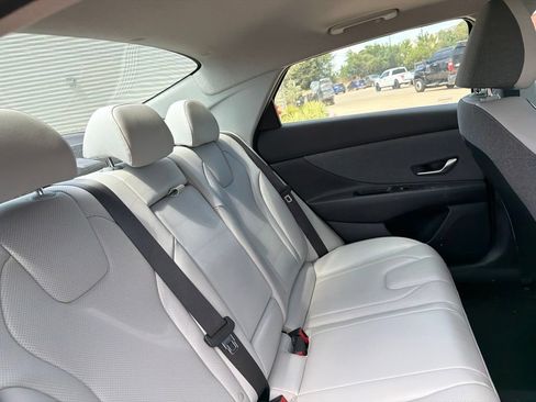 Used 2024 Hyundai Elantra Limited FWD image 17