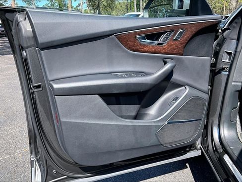 Used 2019 Audi Q8 Premium Plus image 21