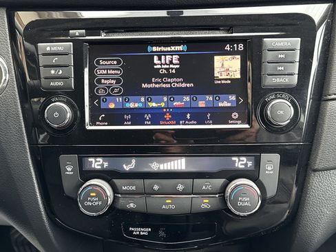 Used 2018 Nissan Rogue SV image 16