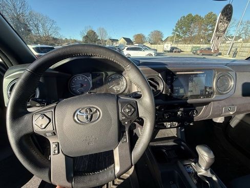 Used 2018 Toyota Tacoma TRD Off-Road image 20