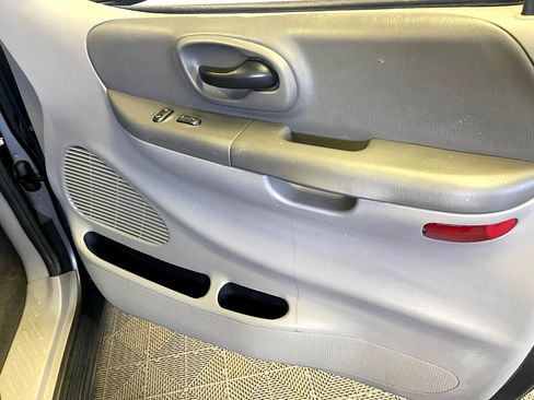 Used 2004 Ford F150 XLT image 12