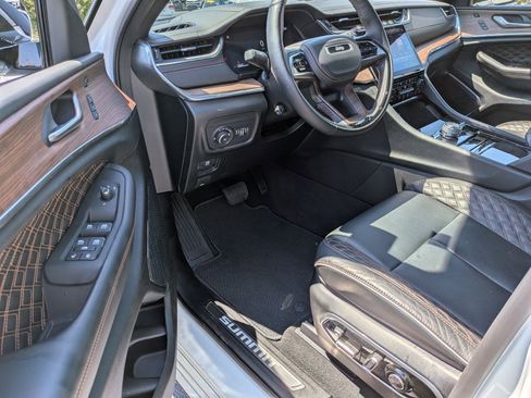 Certified 2025 Jeep Grand Cherokee Summit AWD/4WD image 11