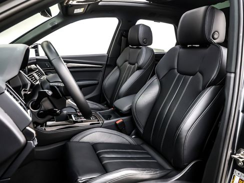 Used 2024 Audi SQ5 Premium Plus w/ Premium Plus Package image 18