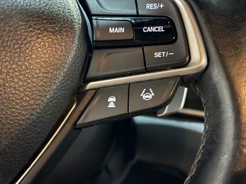 Used 2018 Honda Accord Sport image 31