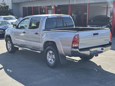 Used 2005 Toyota Tacoma PreRunner image 5