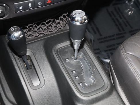 Used 2017 Jeep Wrangler Unlimited Sahara w/ Connectivity Group image 7