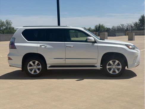 Used 2015 Lexus GX 460 w/ Comfort Package AWD/4WD image 9