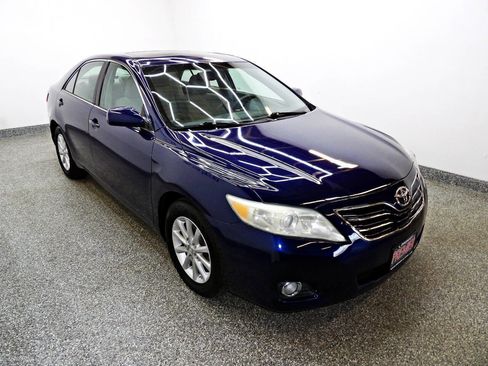 Used 2010 Toyota Camry XLE image 3