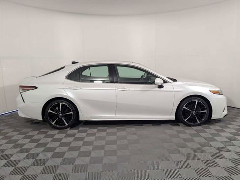 Used 2018 Toyota Camry XSE FWD image 4