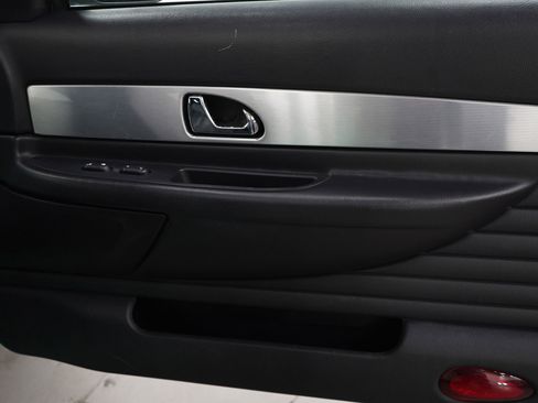 Used 2004 Ford Thunderbird image 9