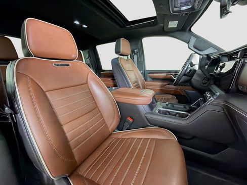 Used 2024 GMC Sierra 2500 Denali Ultimate image 32