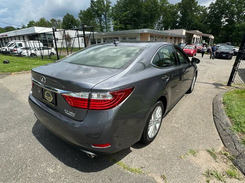 Used 2013 Lexus ES 350 w/ Luxury Pkg FWD image 5